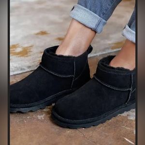 🐾 Bearpaw boots NWT